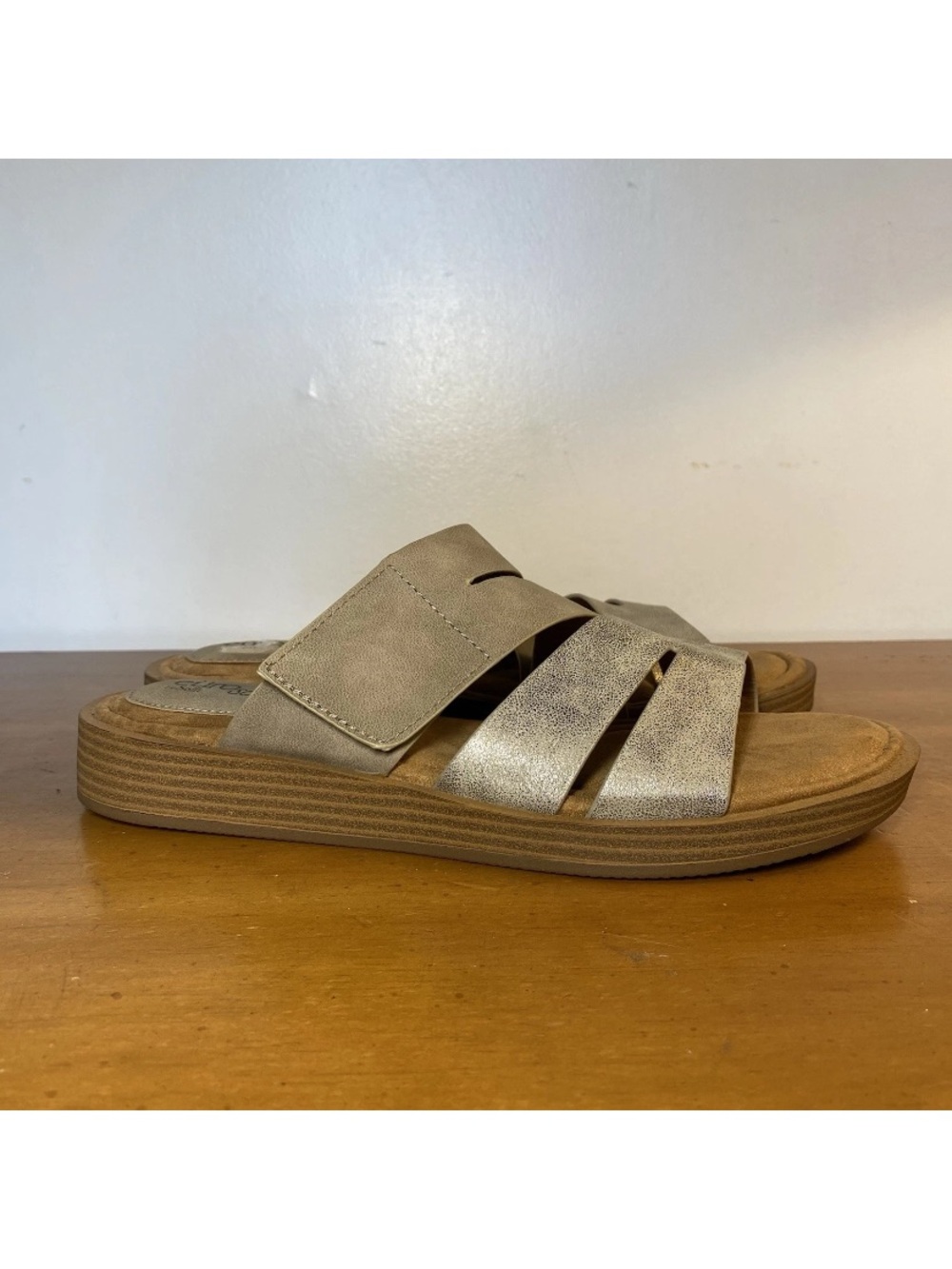 Eurosoft Women’s 10 By Sofft Nadine Sandals Metallic Adjustable Strap Comfort